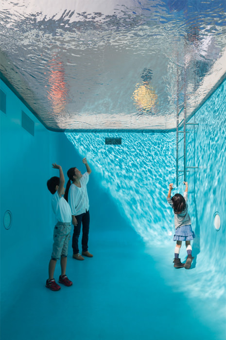 【金澤必遊景點】金澤21世紀美術館,走進游泳池裡,2016年最想到訪的日本景點