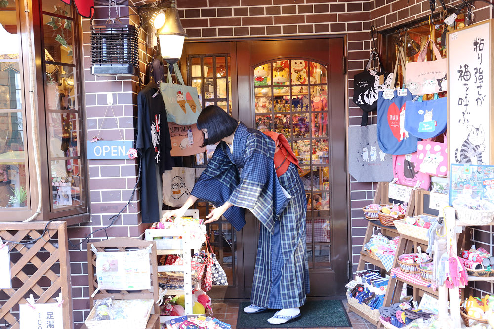 日本拍自助婚紗,和服自助婚紗,和服妝髮,和服拍照姿勢,穿和服怎麼上廁所,群馬和服自助婚紗,群馬自助,伊香保石段街,伊香保溫泉,伊香保神社,舊齋嘉織物,桐生市有鄰館,桐生市天滿宮,竹久夢二記念館,高崎白衣觀音
