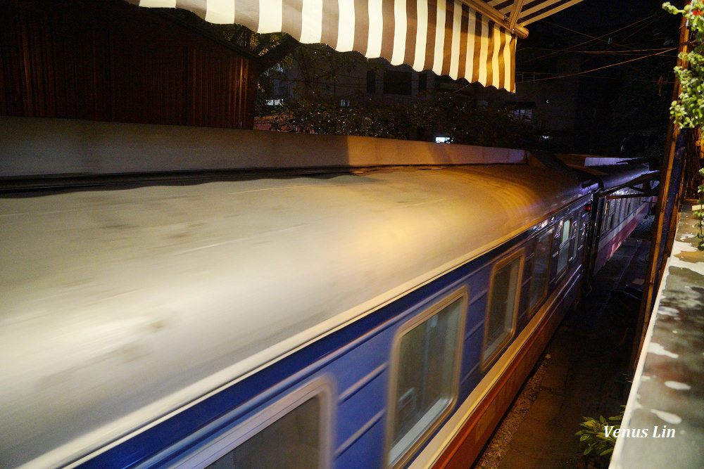 越南河內,河內搭偉士牌摩托車夜遊,河內必遊景點,河內夜景,河內歌劇院,越南主席府,巴亭廣場胡志明紀念堂建築群,歐巴馬吃的Bun Cha碳烤豬肉米線,生蛋咖啡