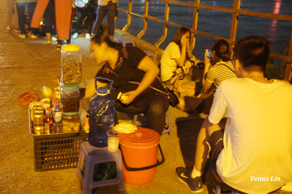 越南河內,河內搭偉士牌摩托車夜遊,河內必遊景點,河內夜景,河內歌劇院,越南主席府,巴亭廣場胡志明紀念堂建築群,歐巴馬吃的Bun Cha碳烤豬肉米線,生蛋咖啡